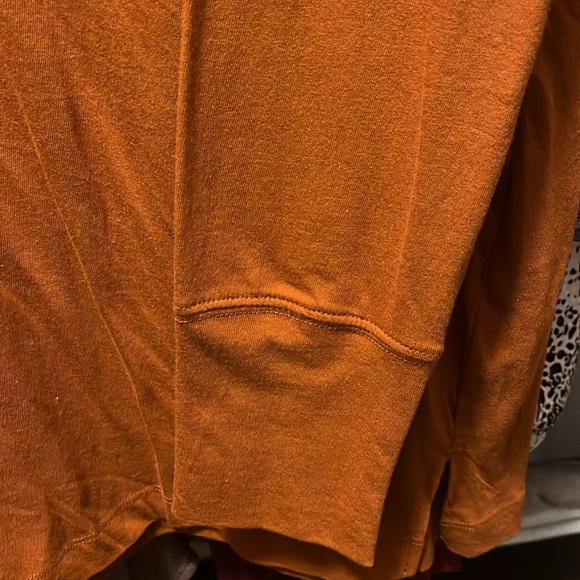 NWT. Women's v neck long sleeve. Rust color. Size 1X. - Picture 2 of 4
